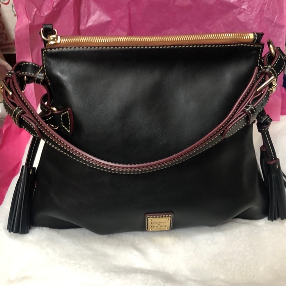 Dooney & Bourke Handbags - Dooney & Bourke black purse
